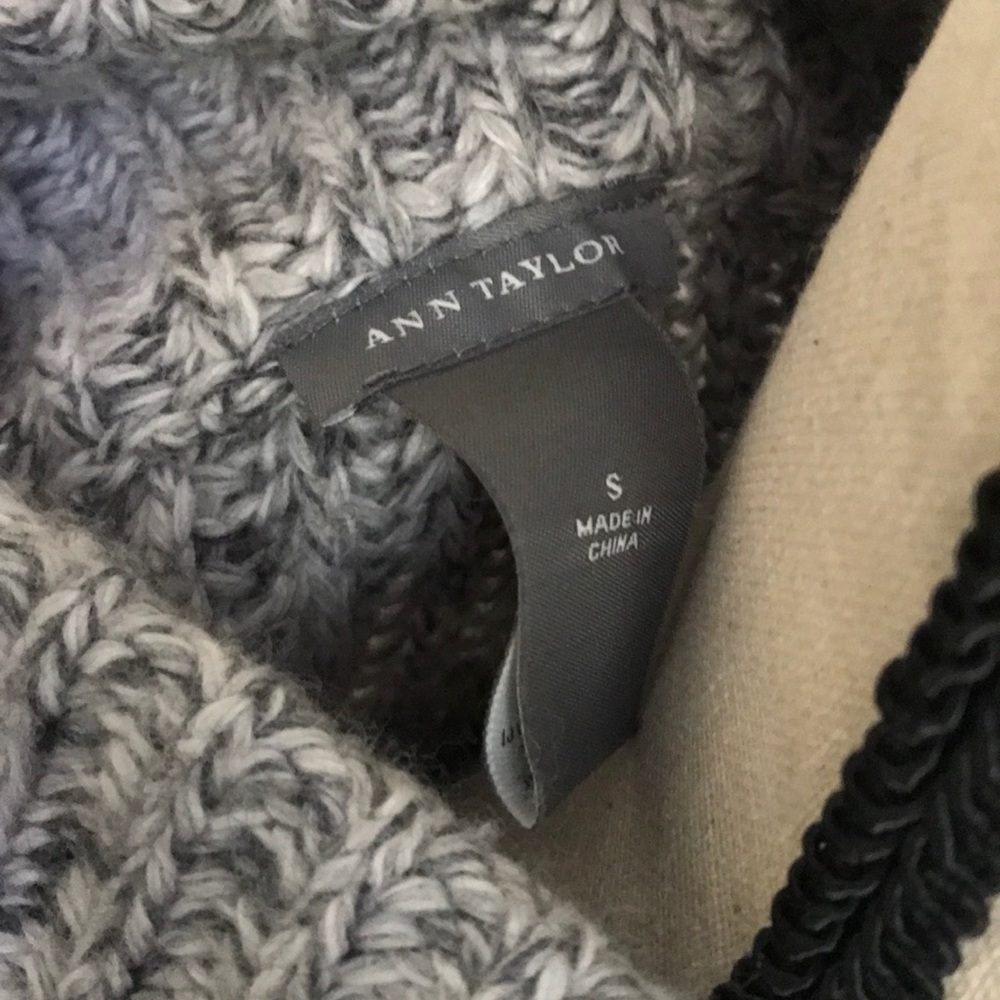 ANN TAYLOR CARDIGAN - Picture 3 of 7
